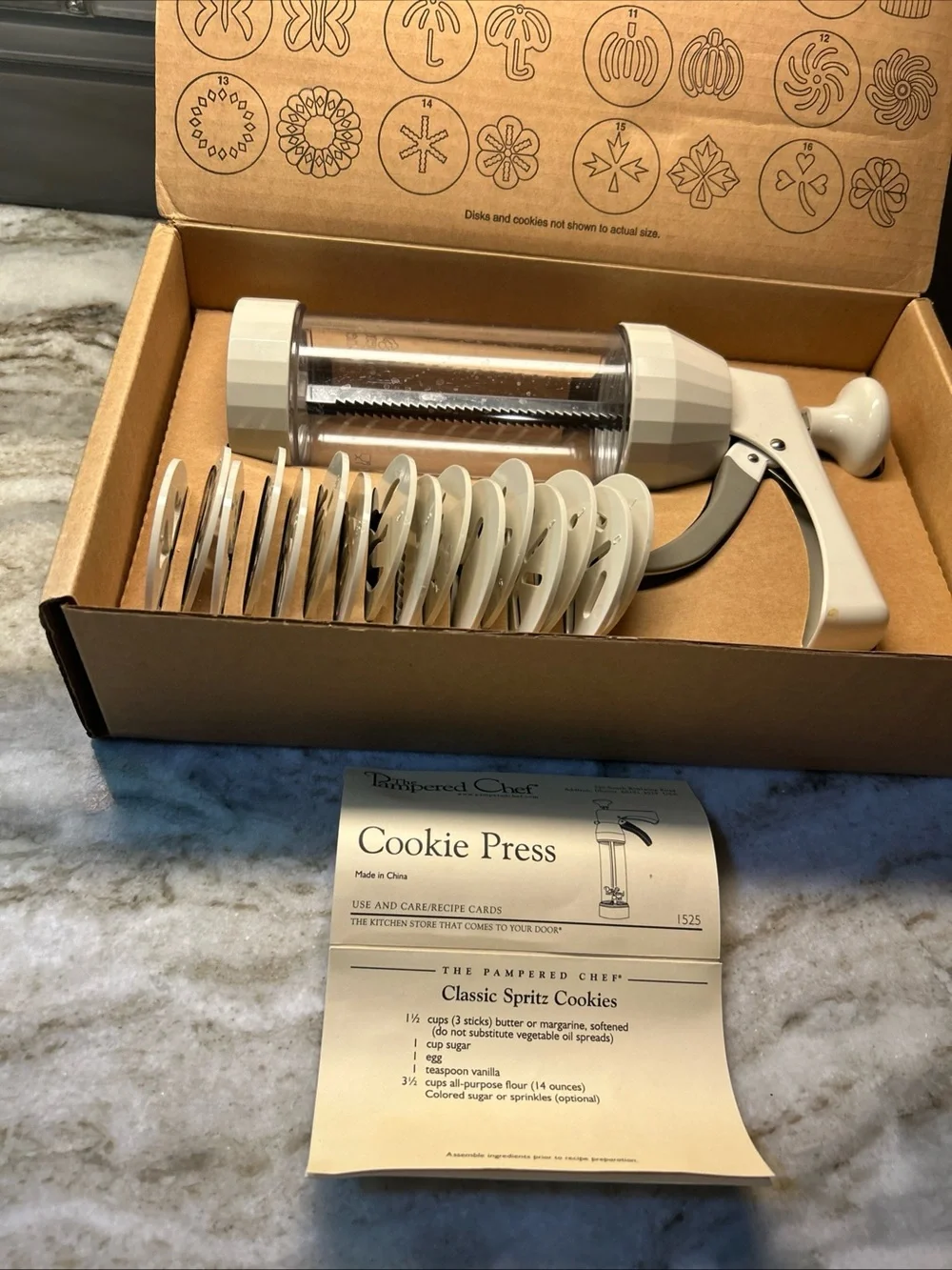 Pampered Chef Cookie Press Set w/ 16 Discs, #1525 Used Fir Demonstration